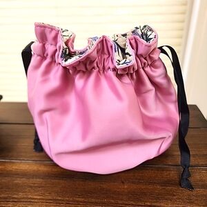 New Gucci Beauty Flora Pink Pouch